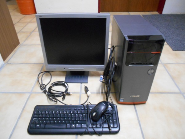 Computer, Bildschirm, Tastatur, Maus