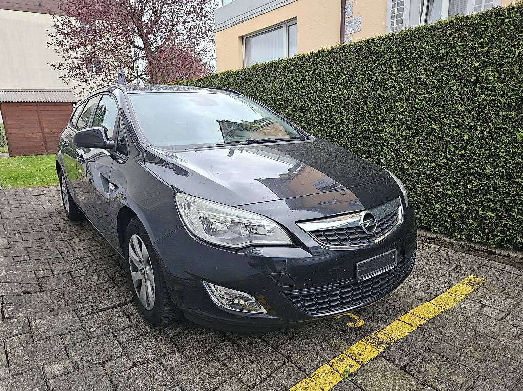 Opel Astra J Sport Touring Benziner