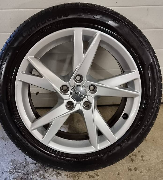 Audi A4 Alufelgen Original mit Sommerreifen 225/50 R17