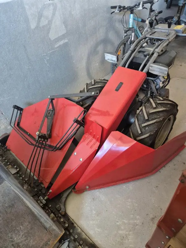 Aebi AM 41 mit Gabeleingraser