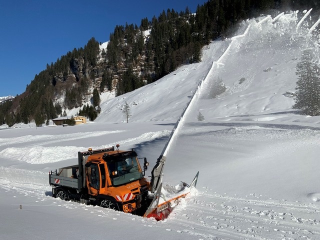 UNIMOG, Unimog U430, 3-Seitenkipper