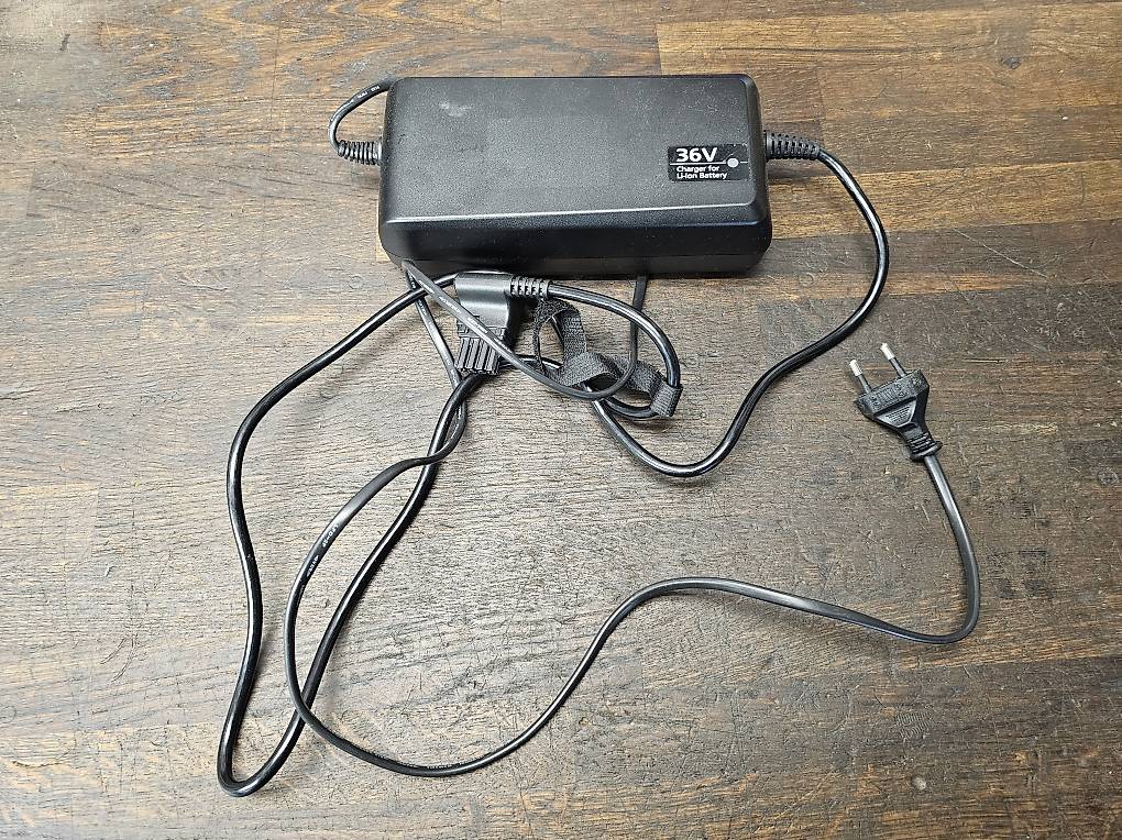 Flyer Panasonic/Bosch Ladegerät 36Volt / NKJ064