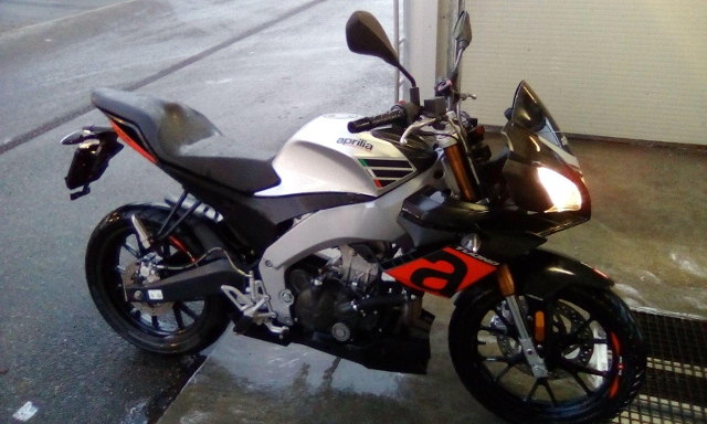 aprilia tuono 125