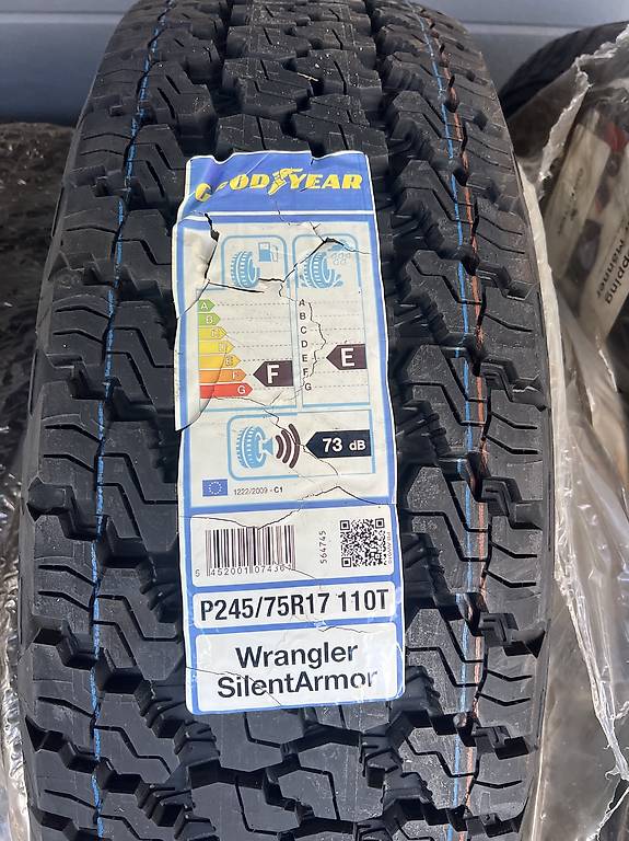 2x Reifen Goodyear 245/75/17