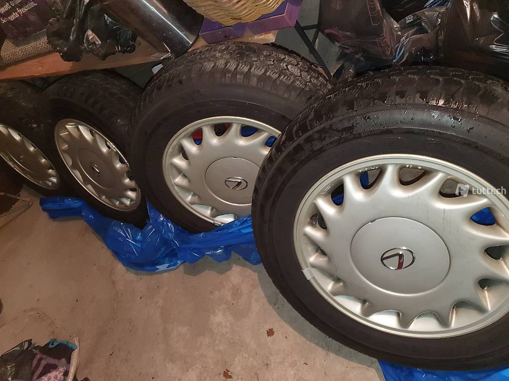 Daihatsu Alufelgen mit Winterpneus