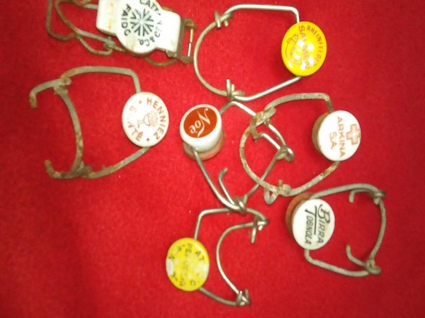 TAPPI IN CERAMICA DI BIRRE O GAZZOSE ANNI 1930/1970