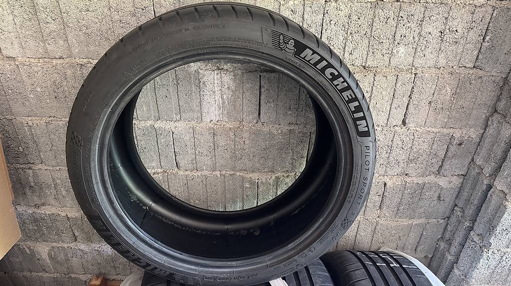 Tesla Model 3 Sommerreifen - Michelin Pilot Sport 19"