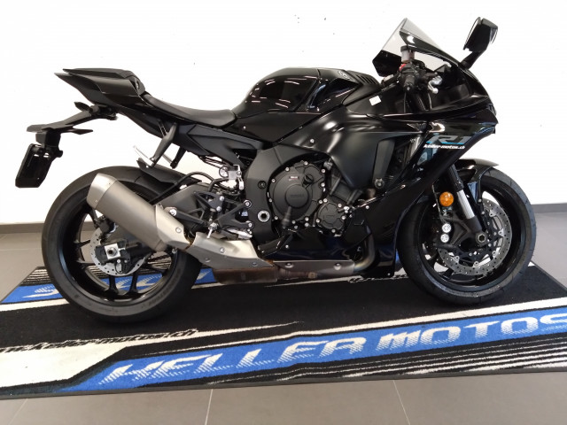 YAMAHA R1