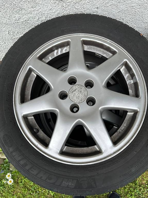 Felgen mit Sommerpneus zu Golf