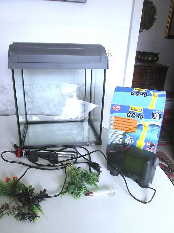 Acquario Tetra con luce + accessori