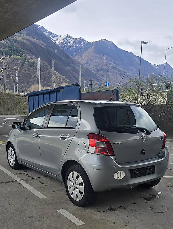 toyota yaris 1.33 solo 87.000 km collaudo alla consegna