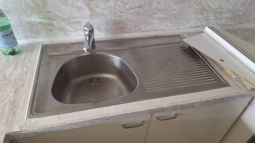 Küche Lavabo und Schränke gratis zu vesrchenken