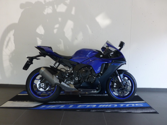 YAMAHA R1