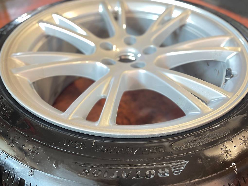 Zwei Original Tesla 19" Felgen - Gemini gebraucht