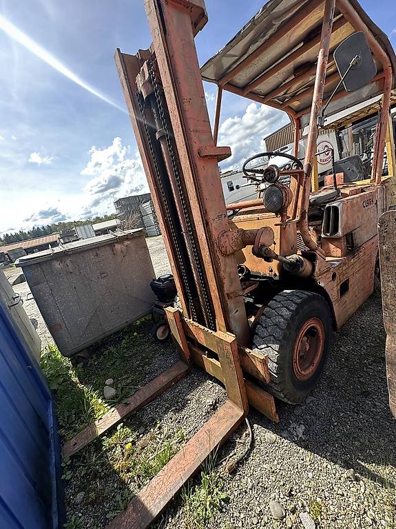 Stapler Cark Benzin 2500Kg