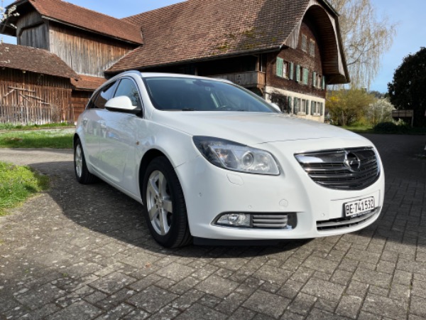 Opel Insignia Sports Tourer 2.0 Turbo Cosmo zu vermieten.