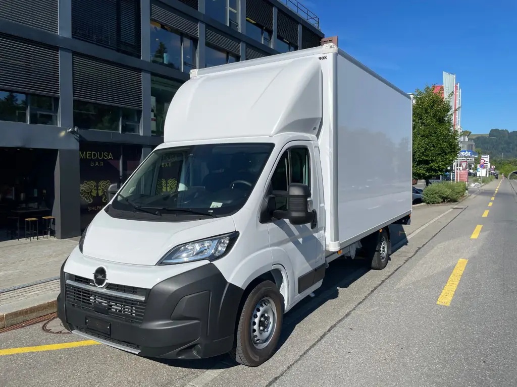 OPEL Movano L4 mit AHK + Rückfahrkamera / Kofferumbau