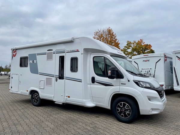 Wohnmobil Pilote P726 FC zu vermieten