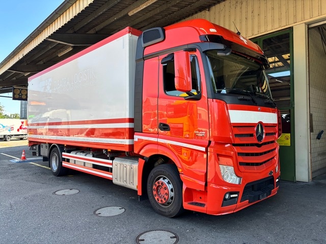 MERCEDES-BENZ, Actros 1848, Kunststoffkoffer isoliert