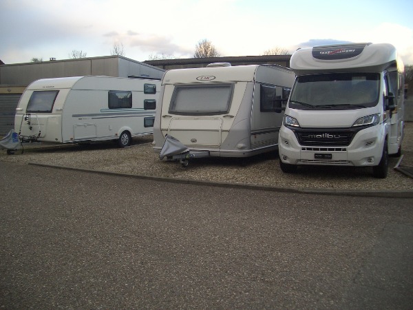 Parkplätze, Abstellplätze für Wohnmobile, Wohnwagen, Boote