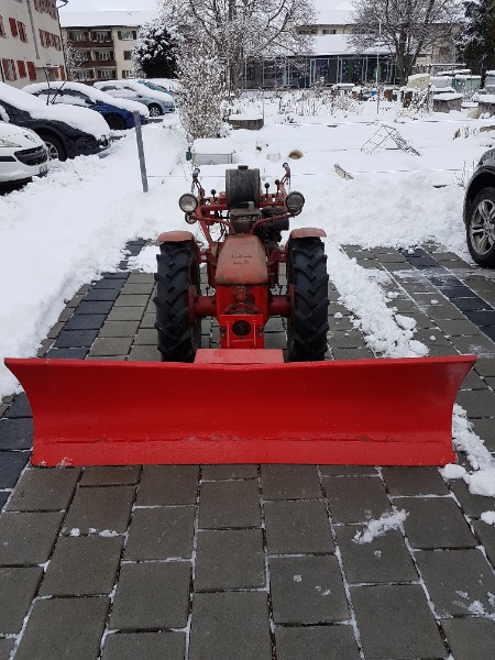 Aebi am 53 mit Schneepflug