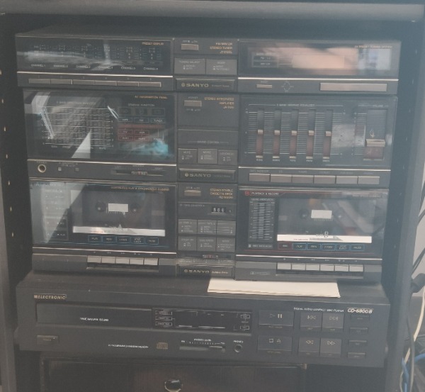 Colonna stereo SANYO anni 80 Sanyo-Stereosäule aus den 80er