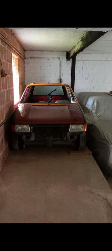 fiat uno turbo 1.3 mit vielen Teilen