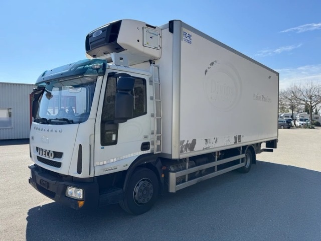 IVECO, 110 EL 19 Eurocargo, Kunststoffkoffer isoliert