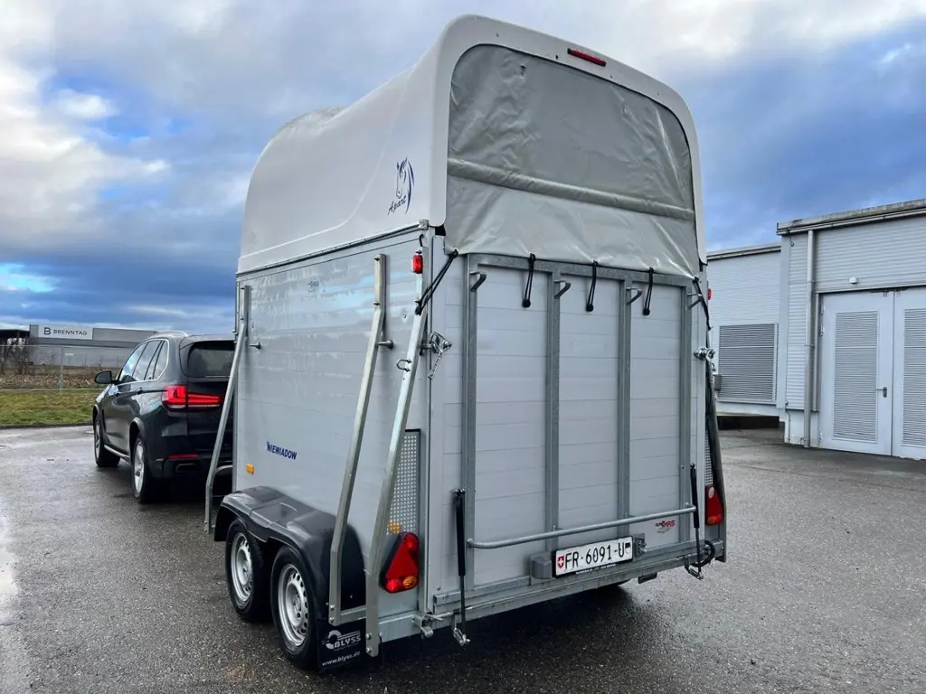 Pferdetransportanhänger Niewiadow