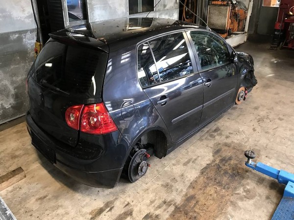 VW Golf 5 1.6 FSI
