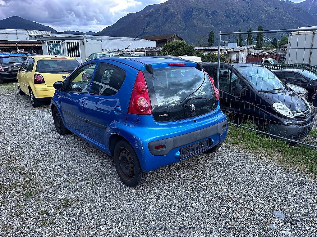 Peugeot 107 automatica 1.0 benzina