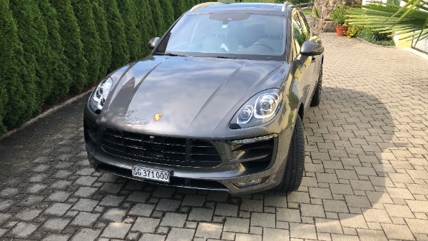 Porsche Macan Turbo NP 168000.--