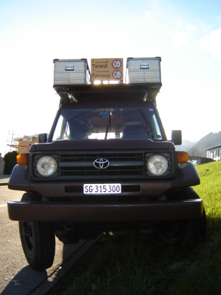 TOYOTA Landcruiser HZJ75