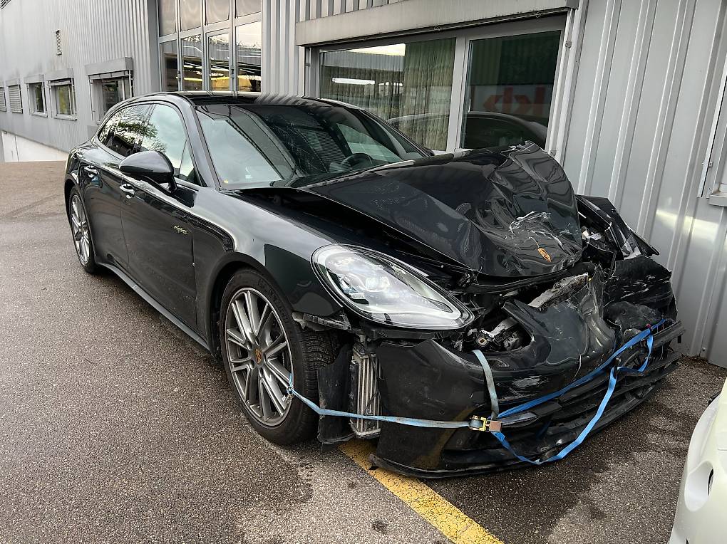 Frontschaden: Porsche Panamera 4 Sport T E-Hybrid 98k km