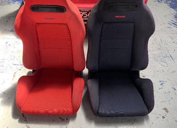 Je suis a la recherche de 2 sieges Baquets Recaro