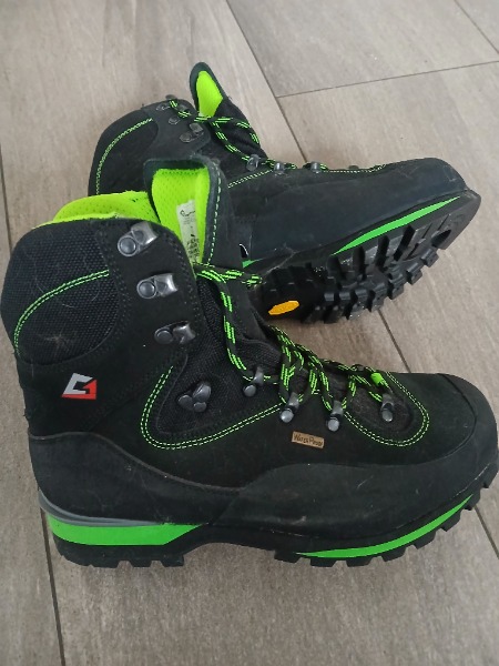 Neue Sicherheitsschuhe