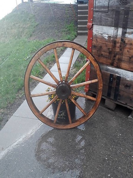 schönes, gut erhaltenes Holzspeichenrad