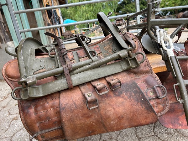 Packsattel Train und Packsattel Kavallerie