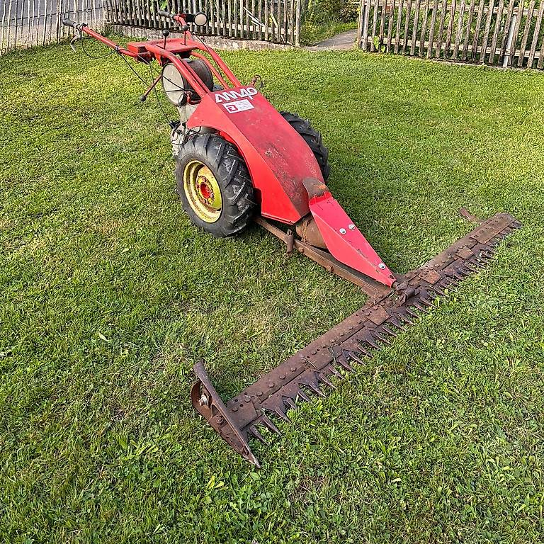 Aebi AM 40 mit Messerbalken und Schneeschild