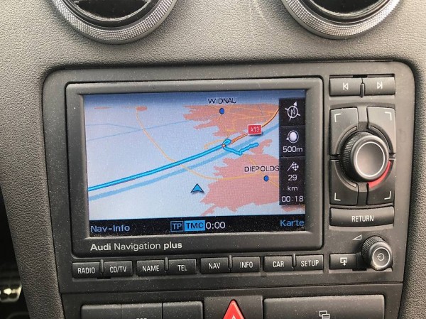 Audi A3/S3 8P/ A4 B7 Navigation mit CD und Code
