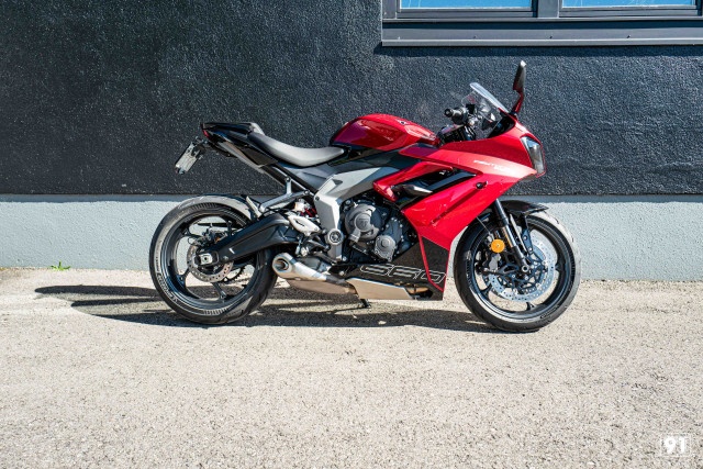 triumph daytona 660