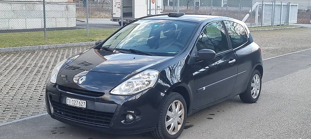 renault clio 1,2 16v ultimo collaudo/mfk/05/2022 1 200.-