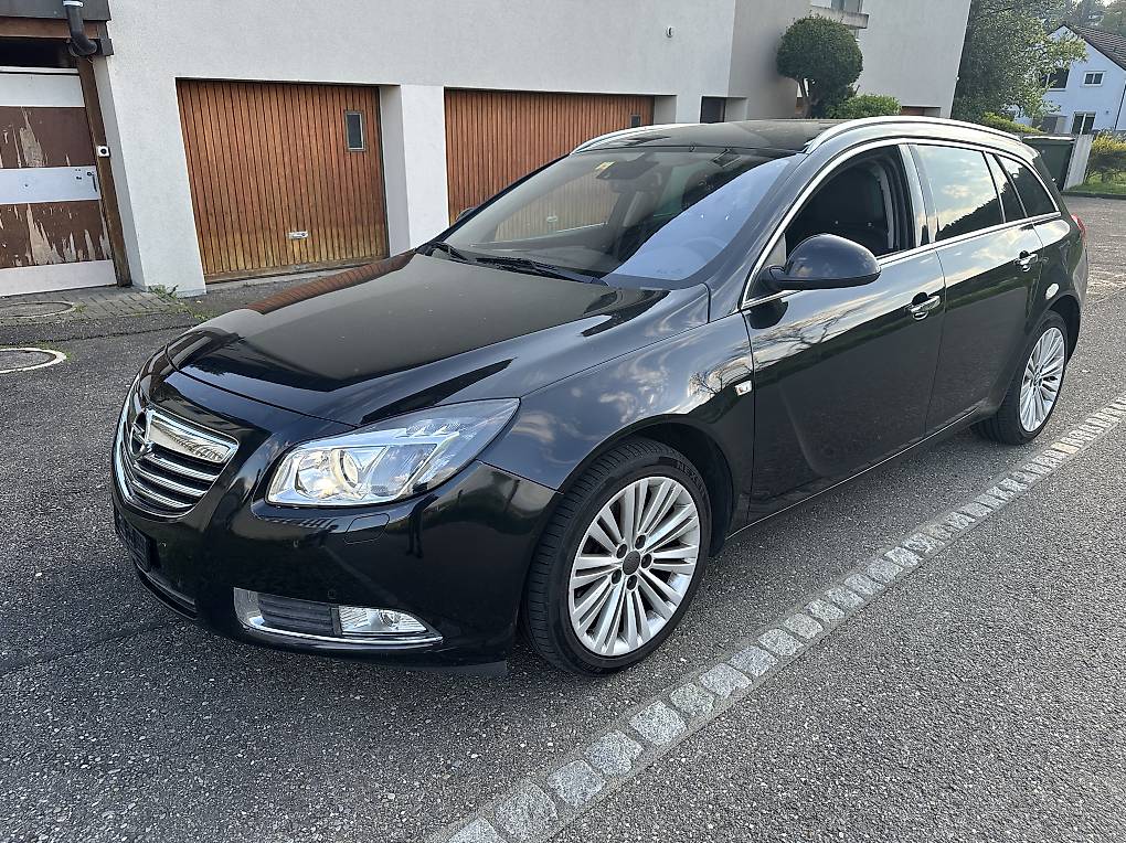 Opel Insignia 12/10B5aA 20D 4x4Mit Anhängerkupplung