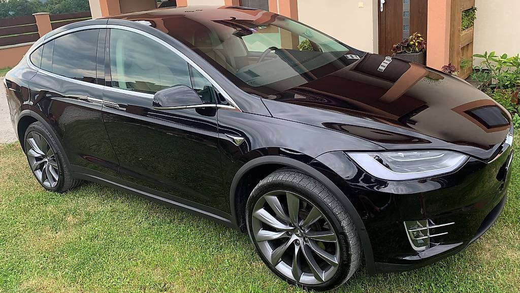 Tesla Model X 90 D