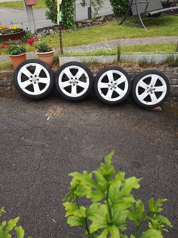 VW 18 Zoll Alufelgen mit Reifen 225/40 R18