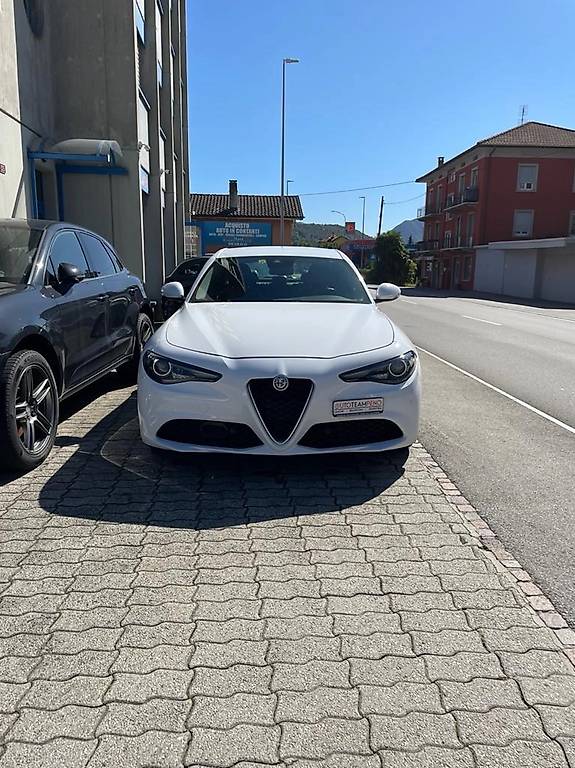 ALFA ROMEO Giulia 2.2 JTDM Super Automatic (Berlina)