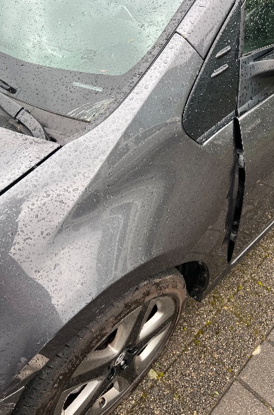 oyota Prius Hybrid 4x4 nur 7000km mit Garantie