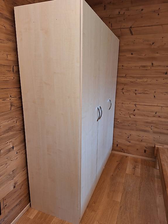 Kleiderschrank