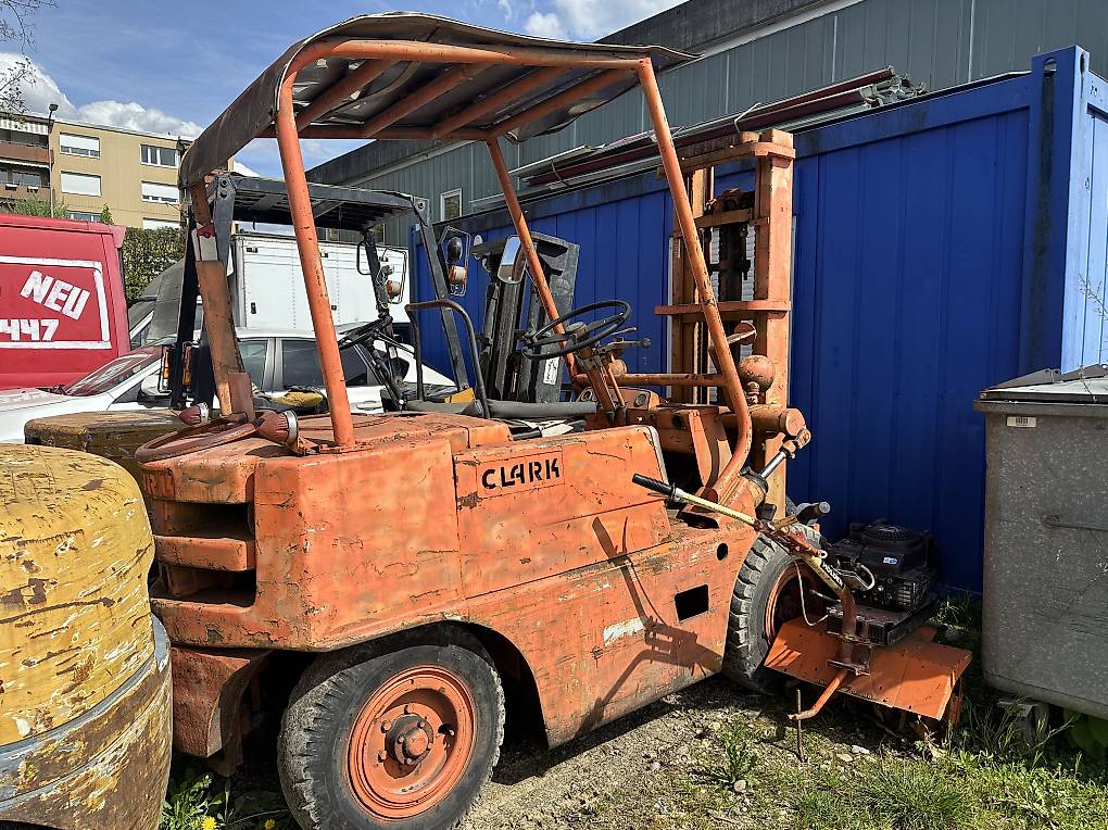 Stapler Clark Benzin 2500kg