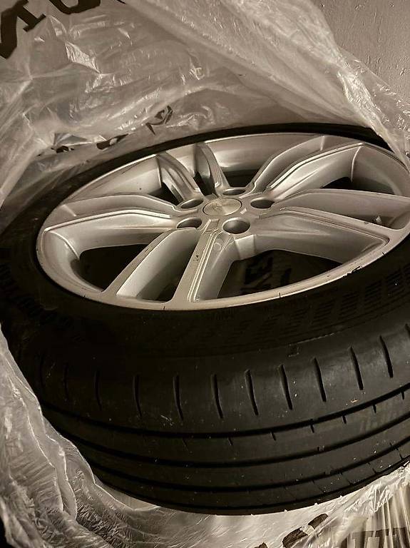 Tesla Felgen / Kompletträder Model S 19 Zoll - 4 Stück